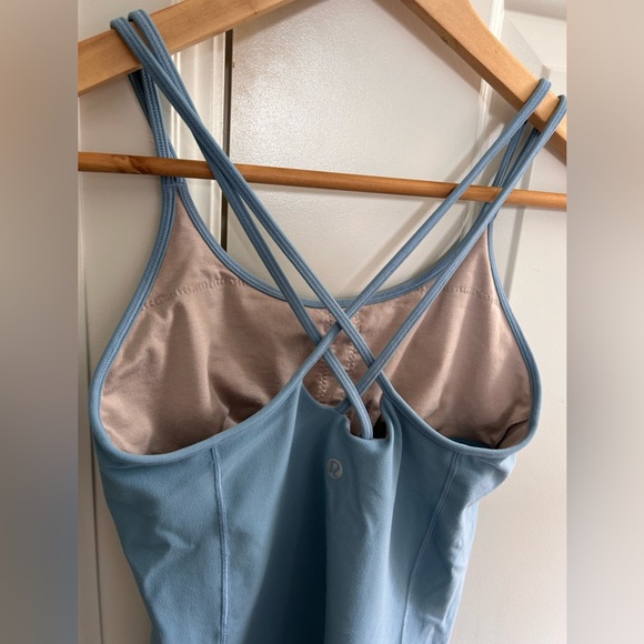 Lululemon tank with built in bra size 6 - Picture 1 of 3